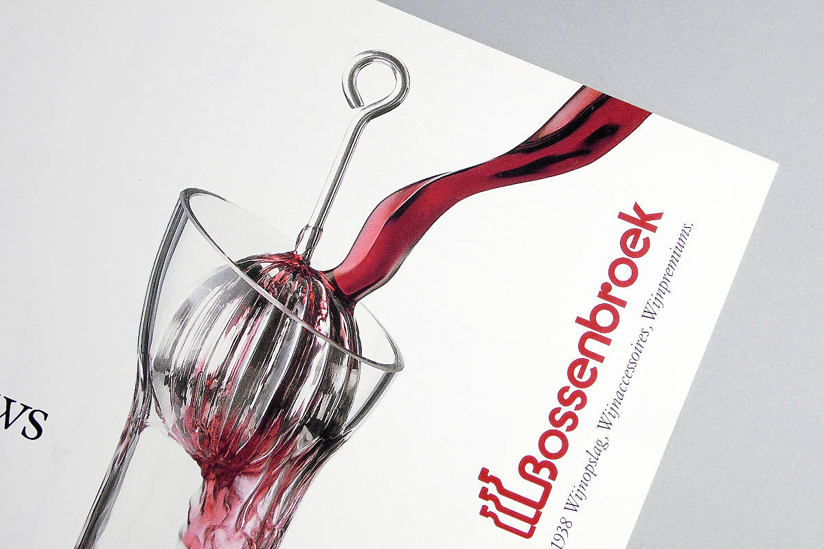 Covergestaltung mit Weinkaraffe für Produktkatalog Covergestaltung mit Weinkaraffe für Produktkatalog